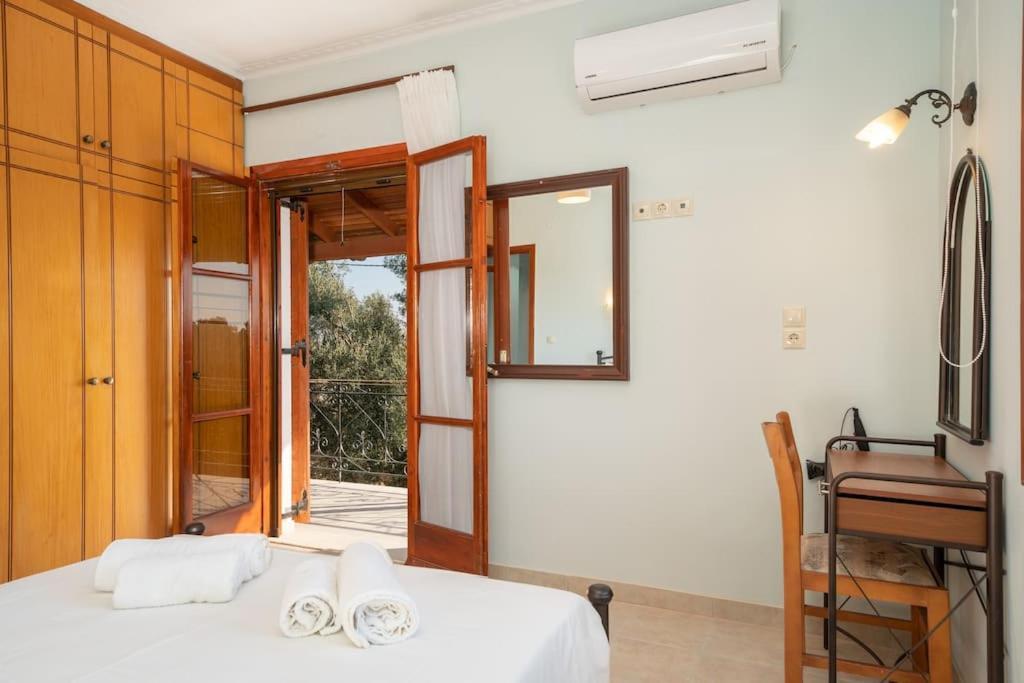 Afroditi Holiday Home- Green View Apartment Svoronata Bagian luar foto