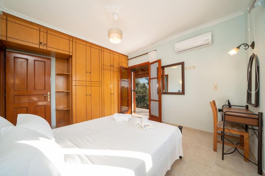 Afroditi Holiday Home- Green View Apartment Svoronata Bagian luar foto