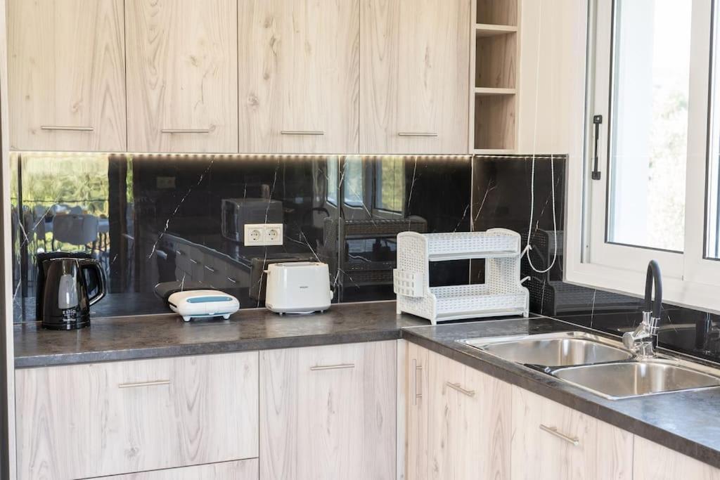 Afroditi Holiday Home- Green View Apartment Svoronata Bagian luar foto