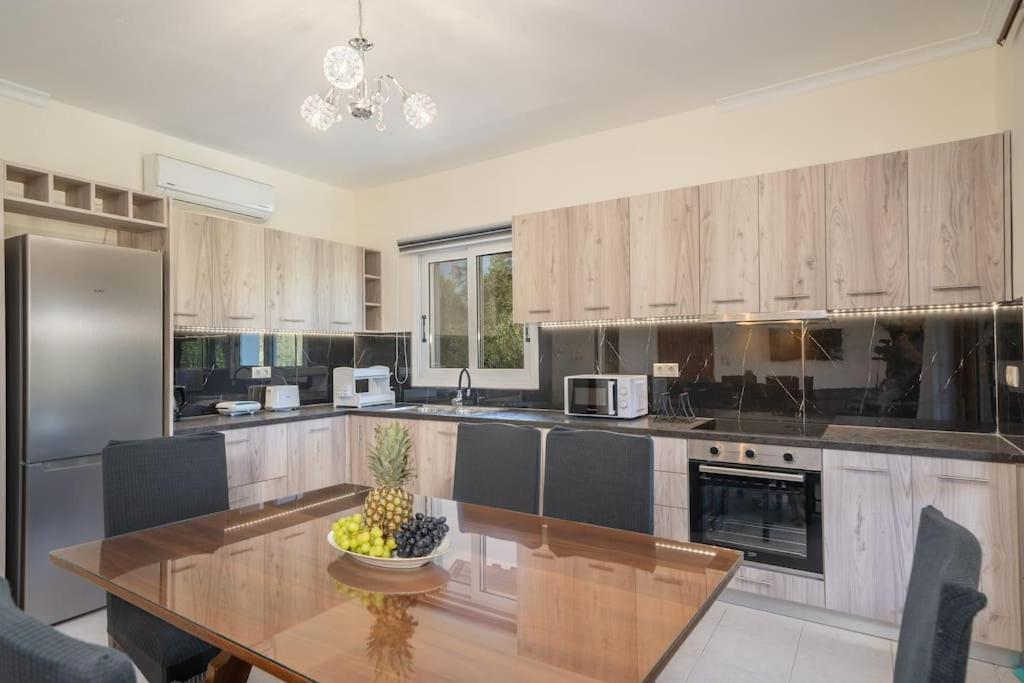 Afroditi Holiday Home- Green View Apartment Svoronata Bagian luar foto